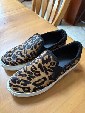 Ugg Leopard Print Slip-On Sneakers - Tan & Black sz 9.5